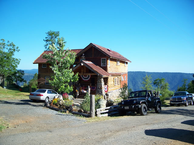 Saturday June 26th : Action at Michigan Bluff - 55.7 Mile Aid Station