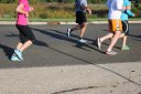Middle of the pack on Indian Mound Parkway before mile 1