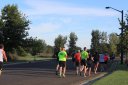 Middle of the pack on Indian Mound Parkway before mile 1