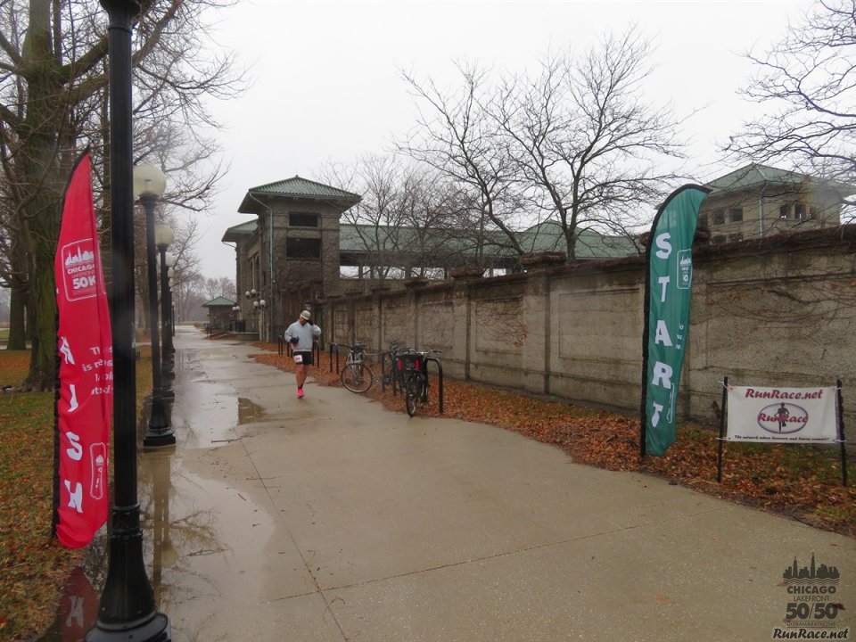 Chicago Lakefront Ultras 50K, 20.7-Mile Buildup Run, Half Marathon :: Start/Finish Area