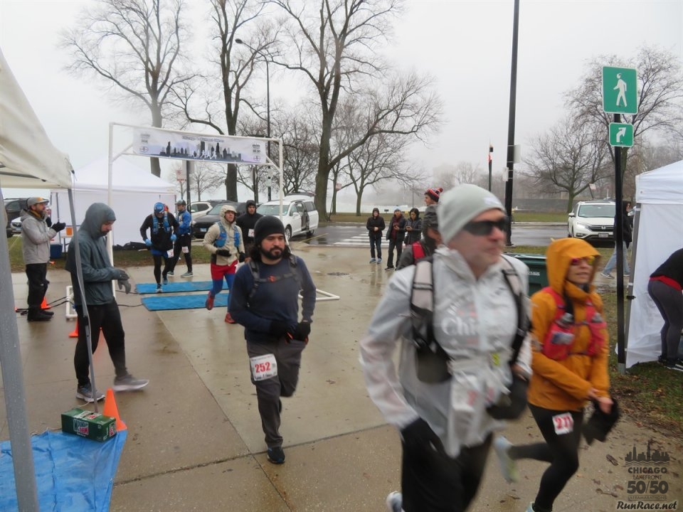 Chicago Lakefront Ultras 50K, 20.7-Mile Buildup Run, Half Marathon :: Start/Finish Area