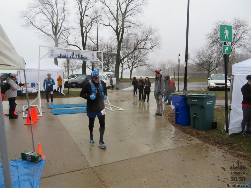 Chicago Lakefront Ultras 50K, 20.7-Mile Buildup Run, Half Marathon :: Start/Finish Area