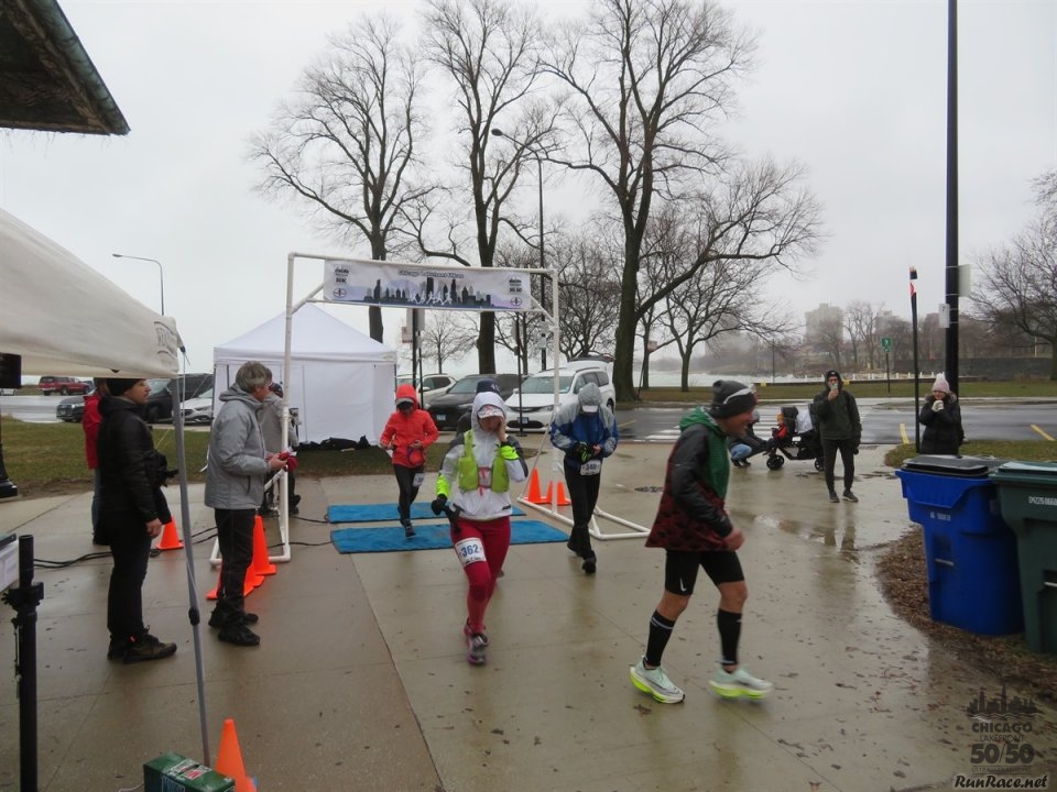 Chicago Lakefront Ultras 50K, 20.7-Mile Buildup Run, Half Marathon :: Start/Finish Area