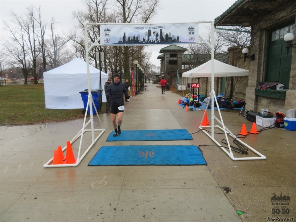 Chicago Lakefront Ultras 50K, 20.7-Mile Buildup Run, Half Marathon :: Start/Finish Area