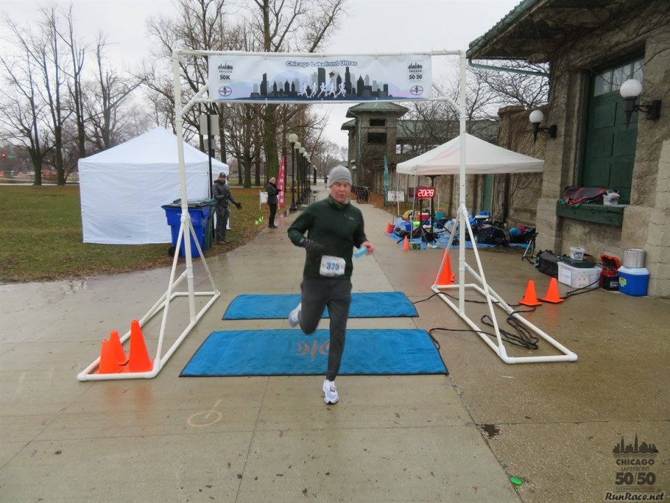 Chicago Lakefront Ultras 50K, 20.7-Mile Buildup Run, Half Marathon :: Start/Finish Area