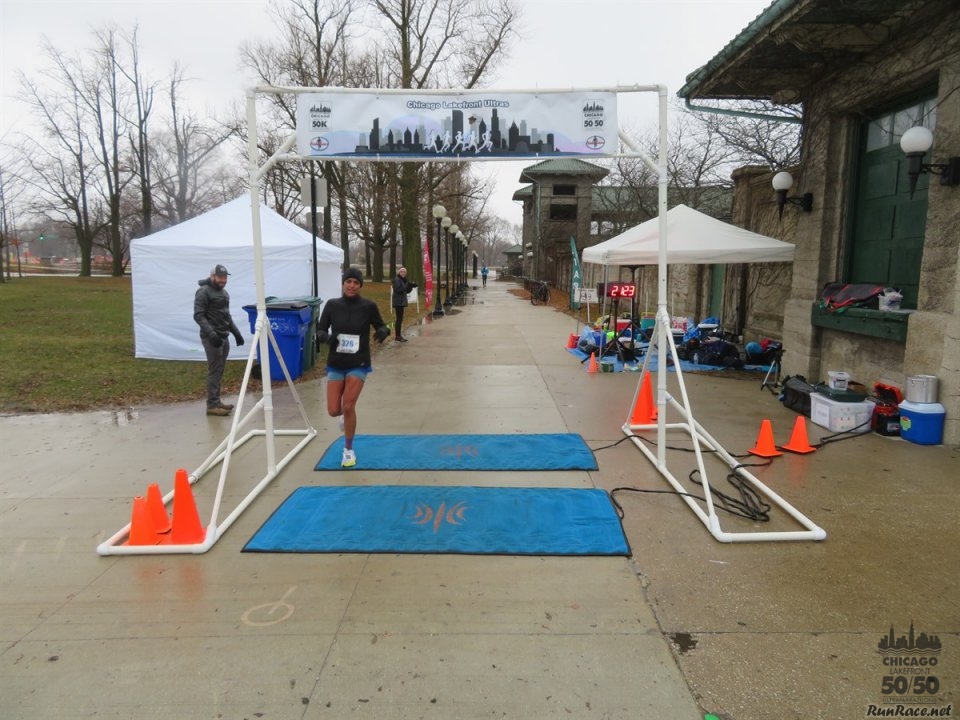 Chicago Lakefront Ultras 50K, 20.7-Mile Buildup Run, Half Marathon :: Start/Finish Area