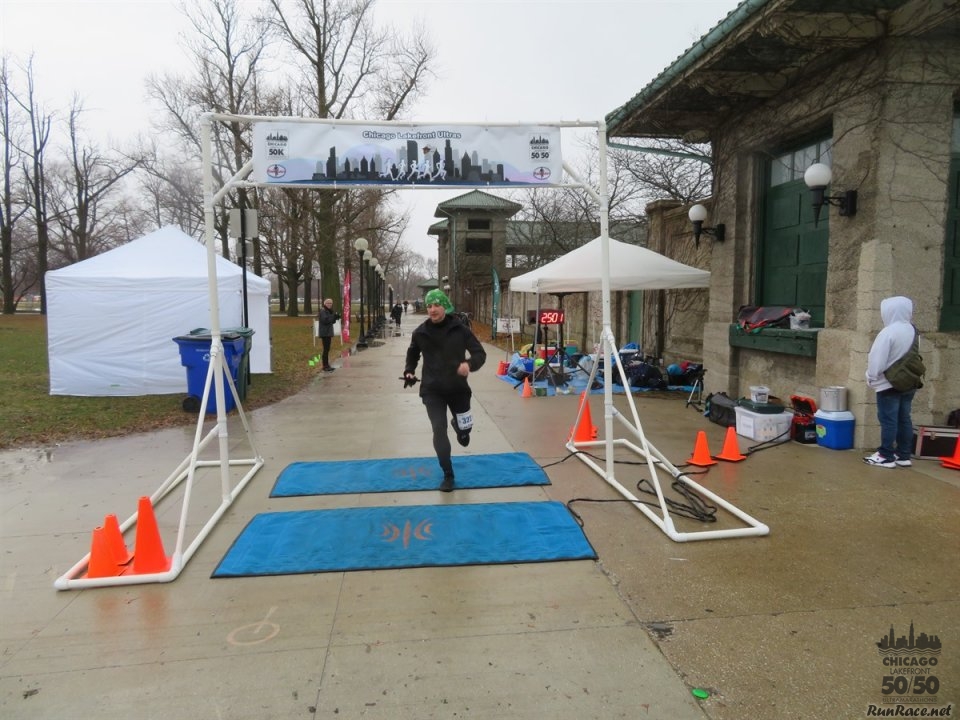 Chicago Lakefront Ultras 50K, 20.7-Mile Buildup Run, Half Marathon :: Start/Finish Area