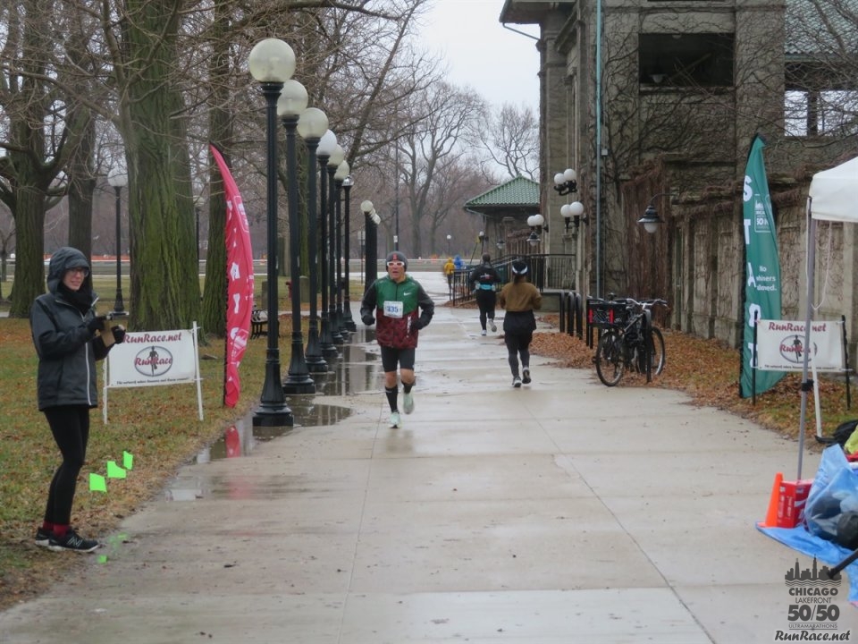 Chicago Lakefront Ultras 50K, 20.7-Mile Buildup Run, Half Marathon :: Start/Finish Area