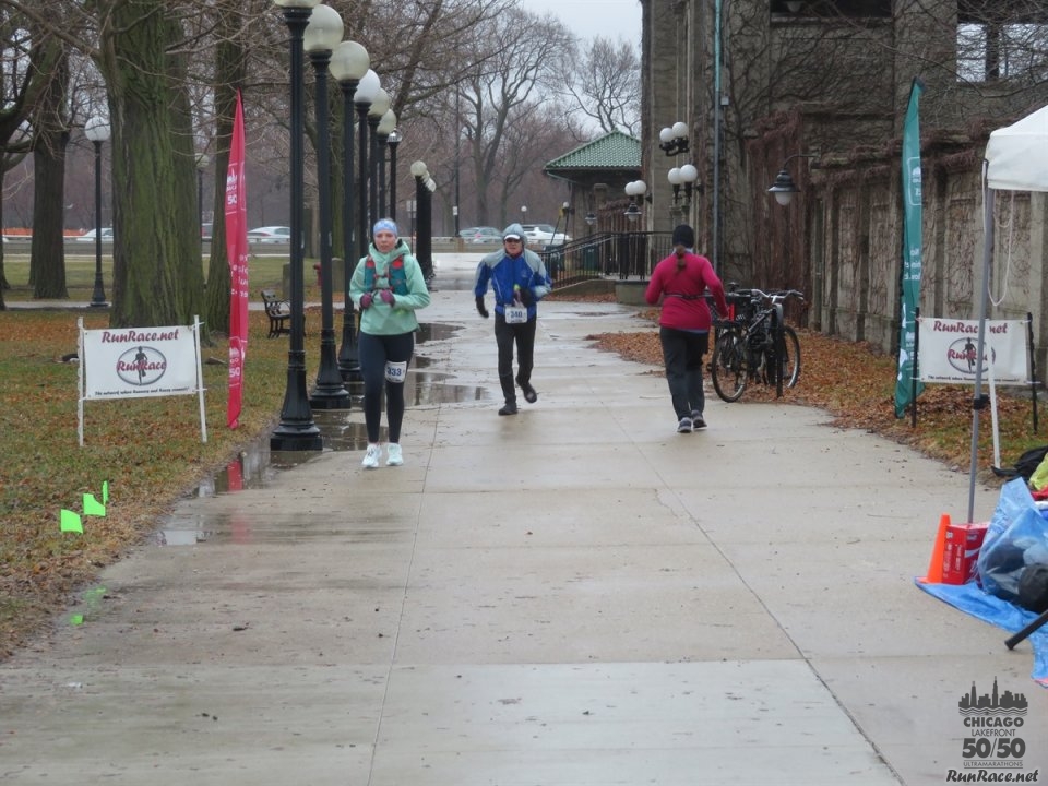 Chicago Lakefront Ultras 50K, 20.7-Mile Buildup Run, Half Marathon :: Start/Finish Area