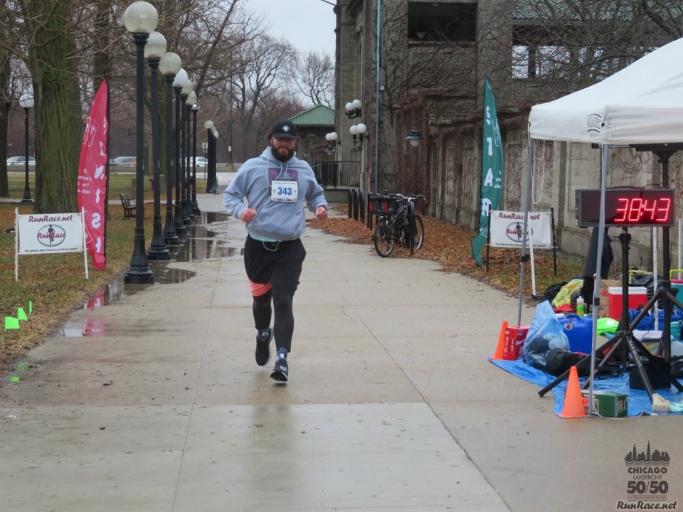 Chicago Lakefront Ultras 50K, 20.7-Mile Buildup Run, Half Marathon :: Start/Finish Area