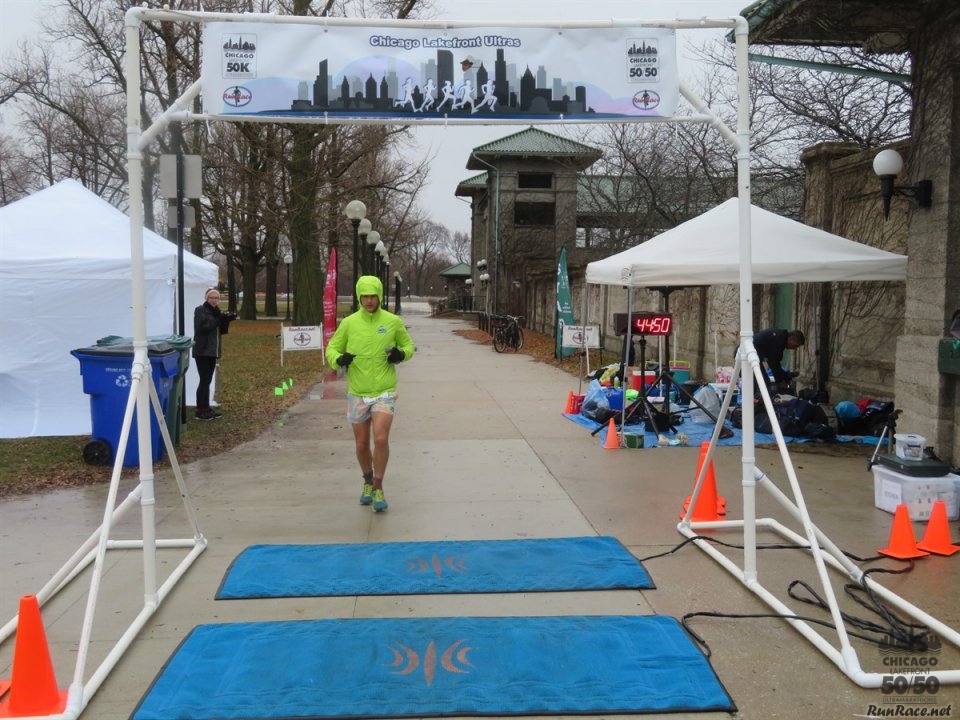 Chicago Lakefront Ultras 50K, 20.7-Mile Buildup Run, Half Marathon :: Start/Finish Area