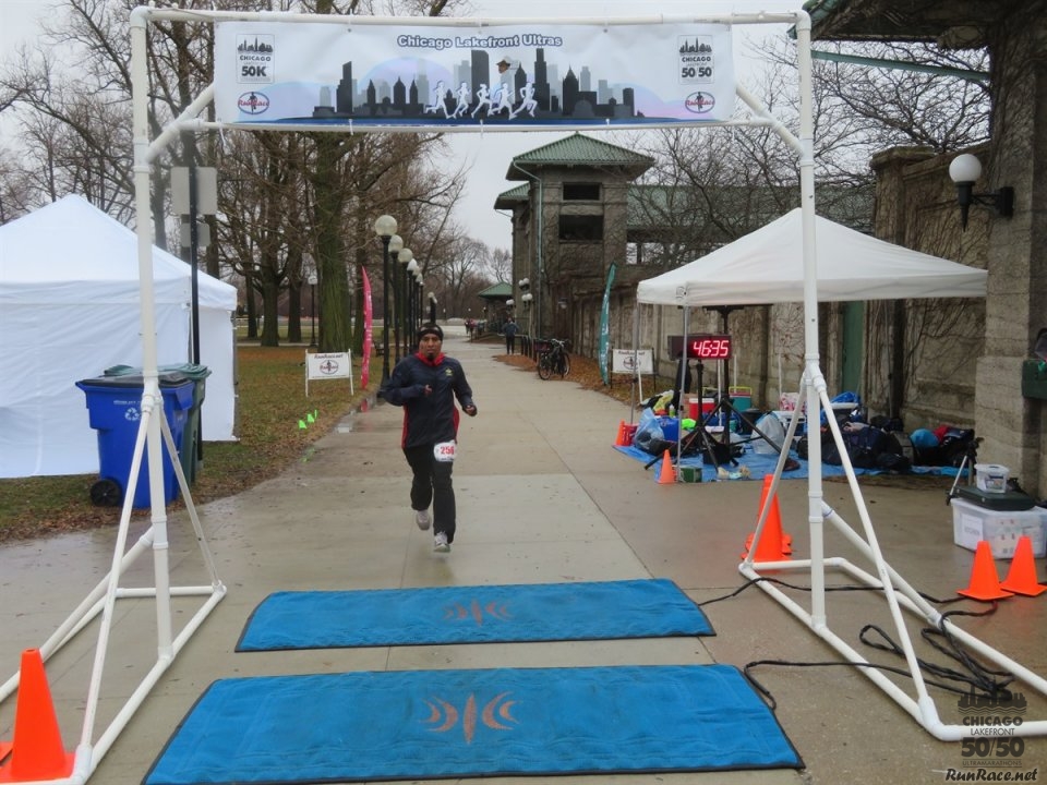 Chicago Lakefront Ultras 50K, 20.7-Mile Buildup Run, Half Marathon :: Start/Finish Area