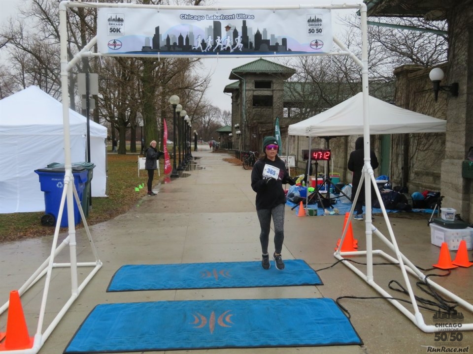 Chicago Lakefront Ultras 50K, 20.7-Mile Buildup Run, Half Marathon :: Start/Finish Area