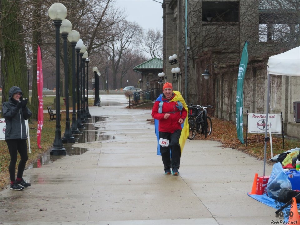 Chicago Lakefront Ultras 50K, 20.7-Mile Buildup Run, Half Marathon :: Start/Finish Area