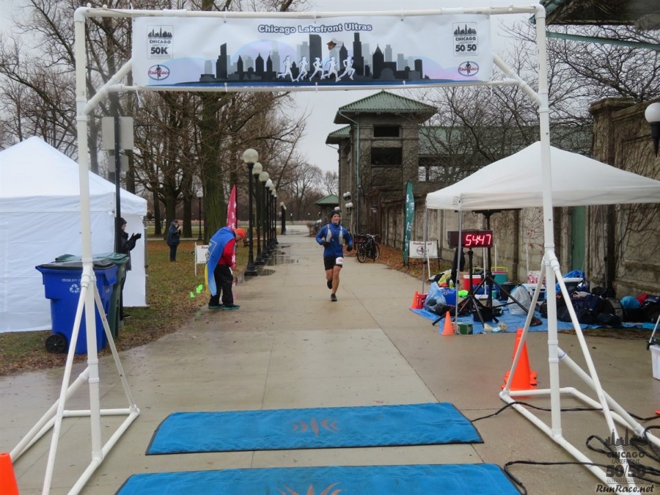 Chicago Lakefront Ultras 50K, 20.7-Mile Buildup Run, Half Marathon :: Start/Finish Area