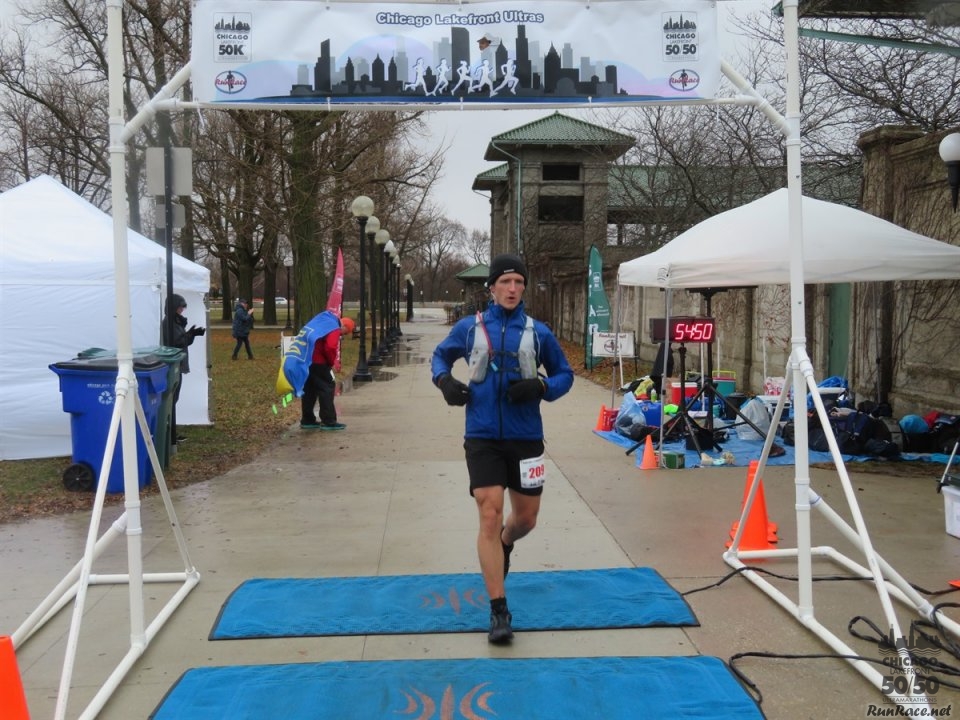 Chicago Lakefront Ultras 50K, 20.7-Mile Buildup Run, Half Marathon :: Start/Finish Area