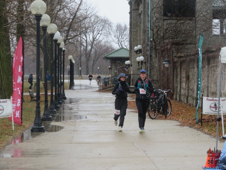 Chicago Lakefront Ultras 50K, 20.7-Mile Buildup Run, Half Marathon :: Start/Finish Area