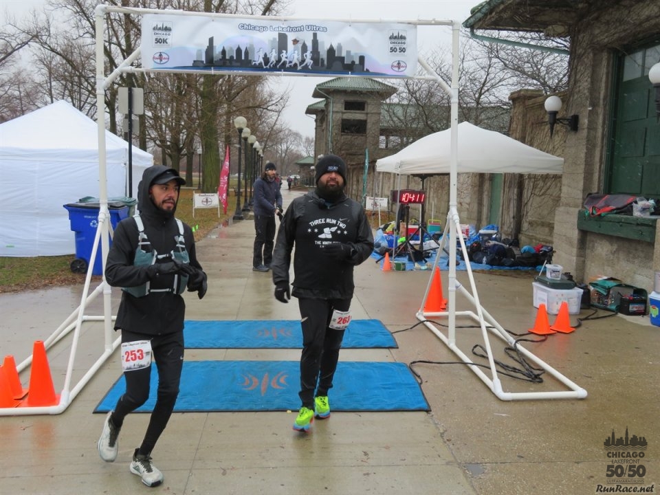 Chicago Lakefront Ultras 50K, 20.7-Mile Buildup Run, Half Marathon :: Start/Finish Area