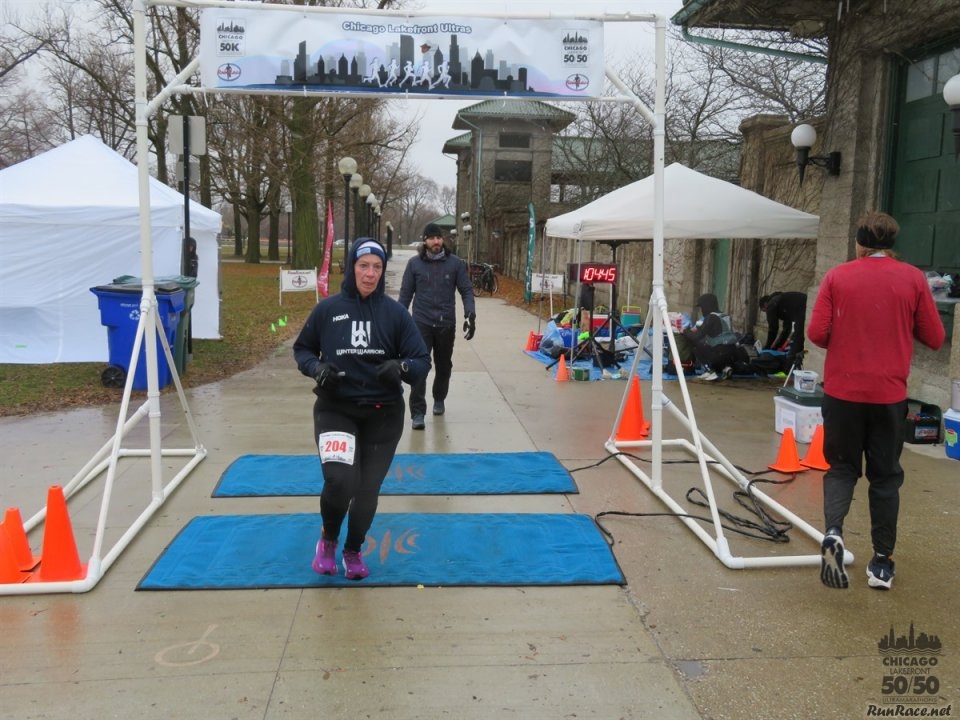 Chicago Lakefront Ultras 50K, 20.7-Mile Buildup Run, Half Marathon :: Start/Finish Area
