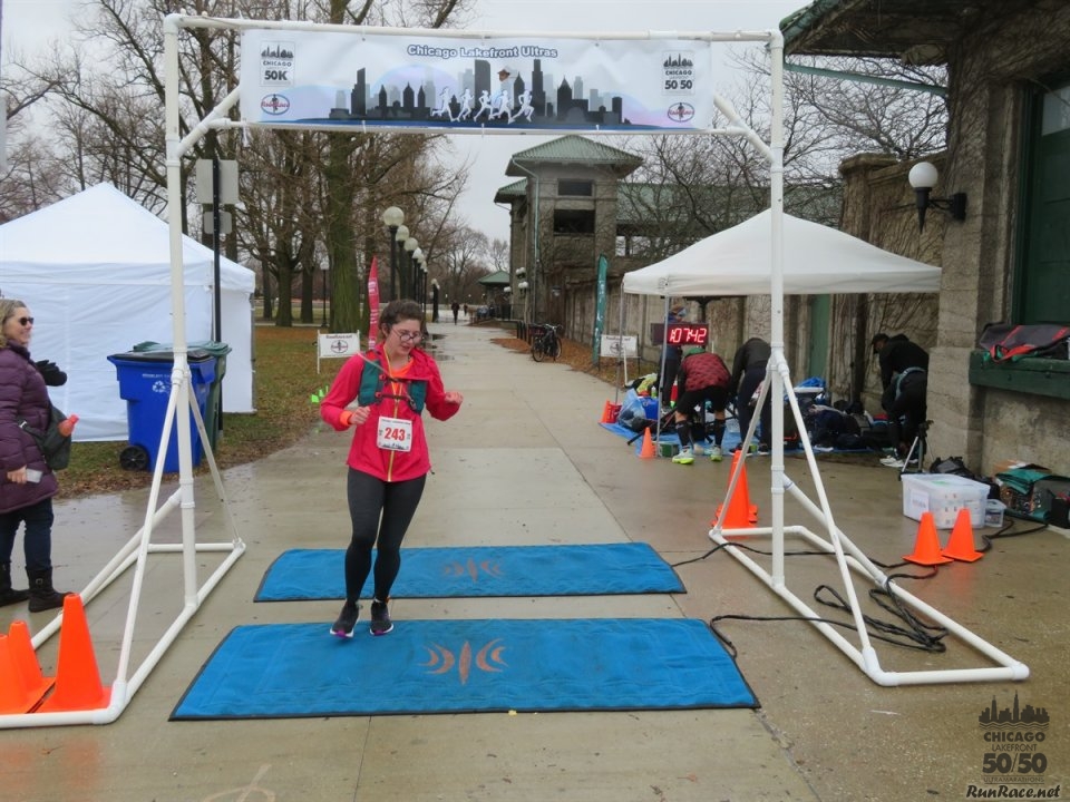 Chicago Lakefront Ultras 50K, 20.7-Mile Buildup Run, Half Marathon :: Start/Finish Area