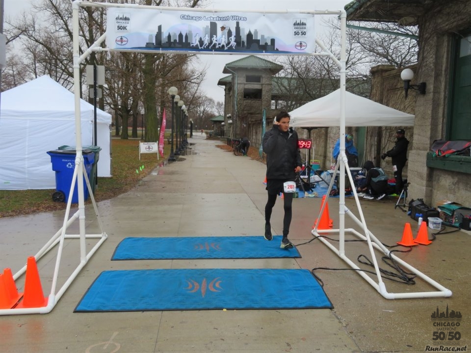 Chicago Lakefront Ultras 50K, 20.7-Mile Buildup Run, Half Marathon :: Start/Finish Area