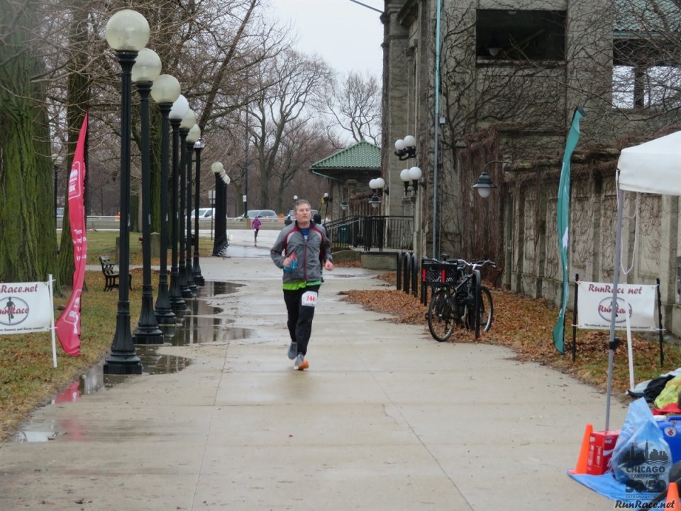 Chicago Lakefront Ultras 50K, 20.7-Mile Buildup Run, Half Marathon :: Start/Finish Area