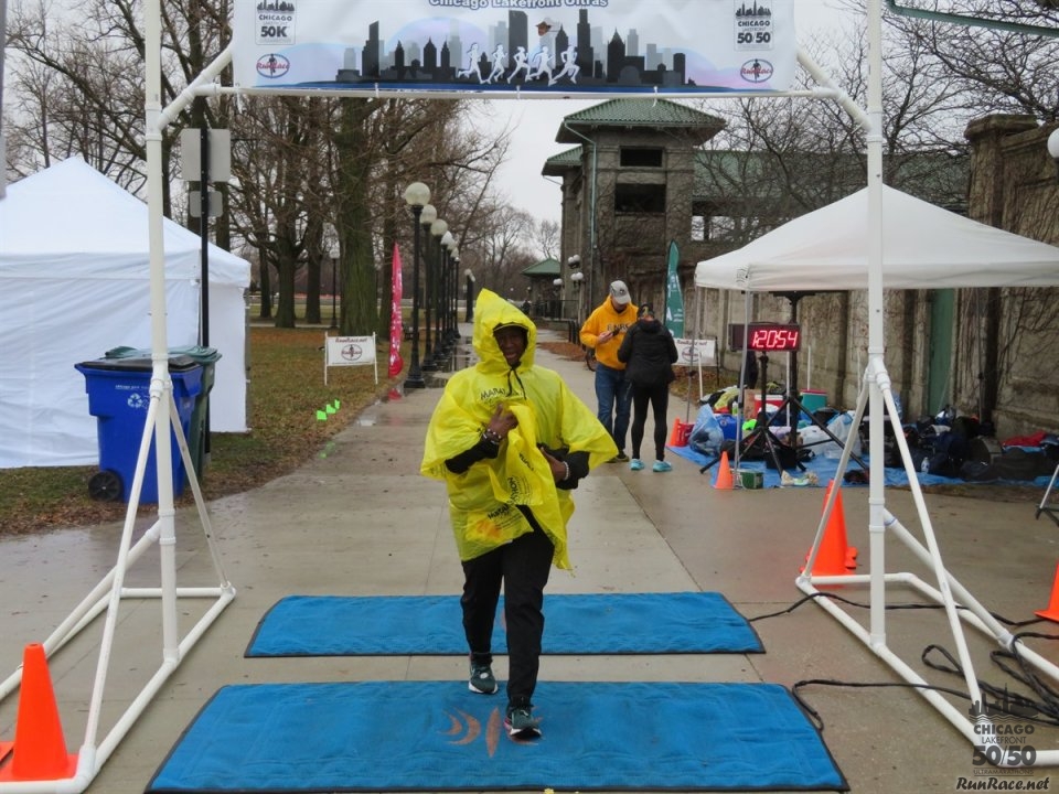 Chicago Lakefront Ultras 50K, 20.7-Mile Buildup Run, Half Marathon :: Start/Finish Area