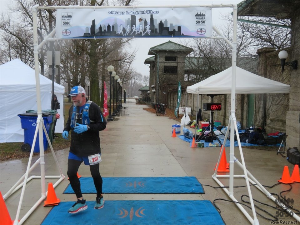 Chicago Lakefront Ultras 50K, 20.7-Mile Buildup Run, Half Marathon :: Start/Finish Area