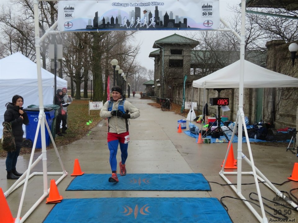 Chicago Lakefront Ultras 50K, 20.7-Mile Buildup Run, Half Marathon :: Start/Finish Area