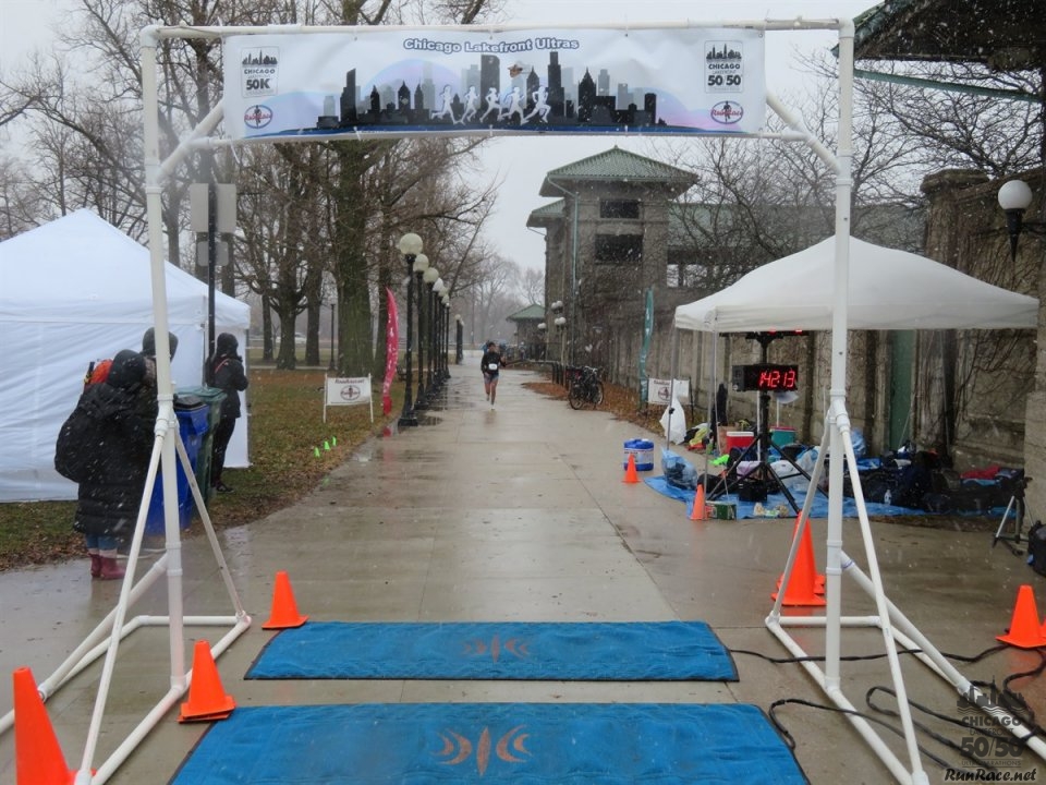 Chicago Lakefront Ultras 50K, 20.7-Mile Buildup Run, Half Marathon :: Start/Finish Area