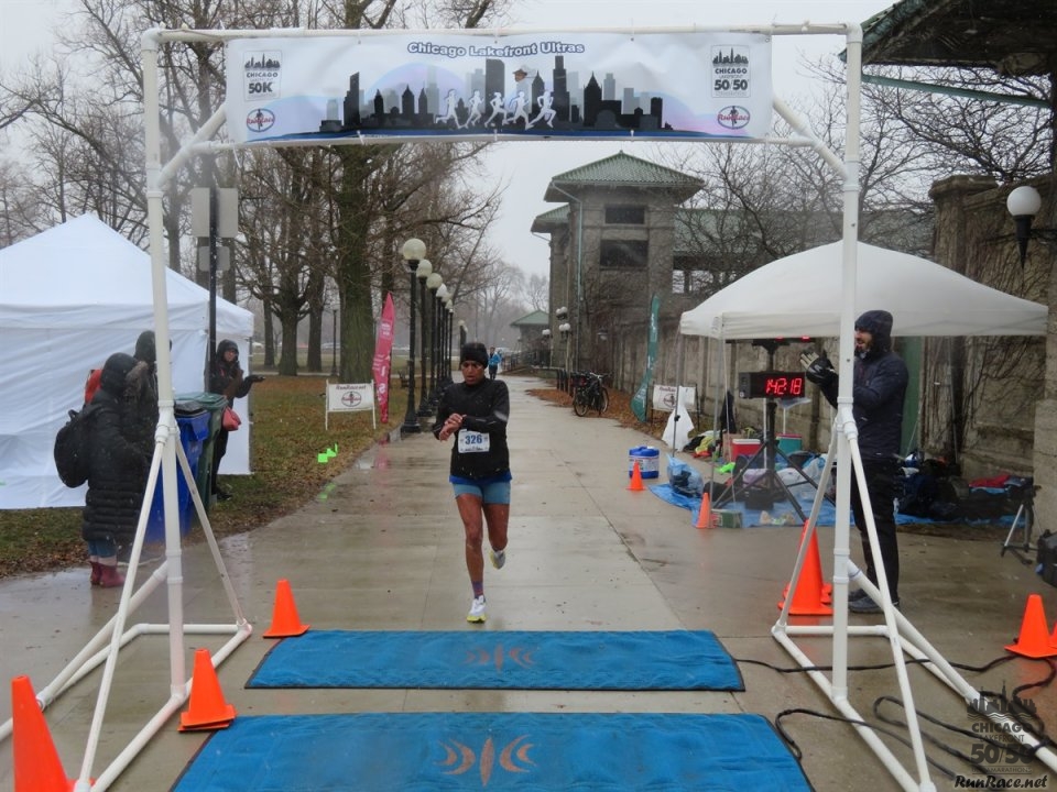 Chicago Lakefront Ultras 50K, 20.7-Mile Buildup Run, Half Marathon :: Start/Finish Area