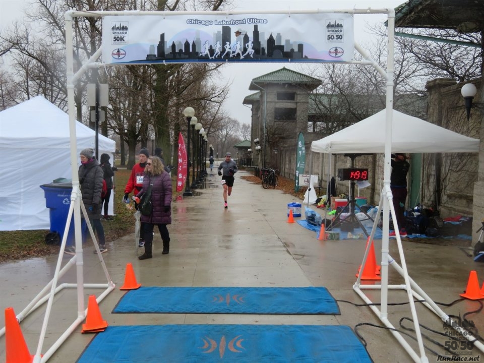 Chicago Lakefront Ultras 50K, 20.7-Mile Buildup Run, Half Marathon :: Start/Finish Area