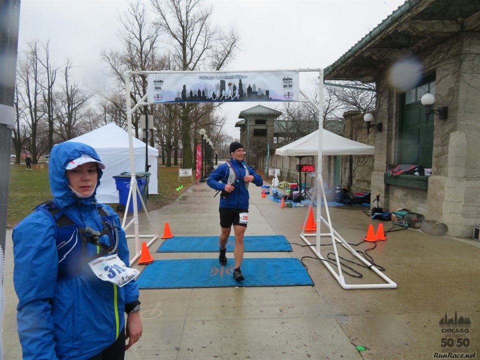 Chicago Lakefront Ultras 50K, 20.7-Mile Buildup Run, Half Marathon :: Start/Finish Area