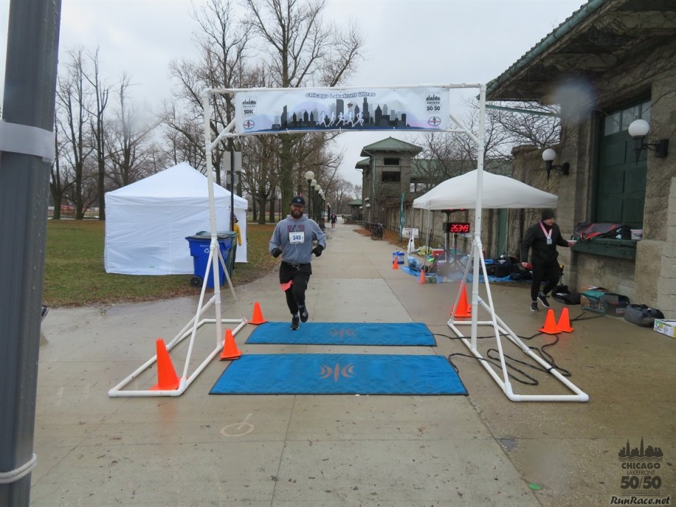 Chicago Lakefront Ultras 50K, 20.7-Mile Buildup Run, Half Marathon :: Start/Finish Area