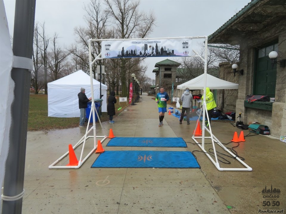 Chicago Lakefront Ultras 50K, 20.7-Mile Buildup Run, Half Marathon :: Start/Finish Area