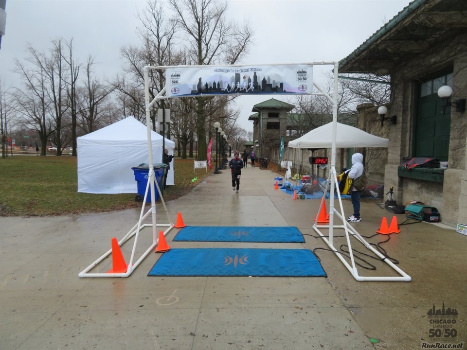 Chicago Lakefront Ultras 50K, 20.7-Mile Buildup Run, Half Marathon :: Start/Finish Area
