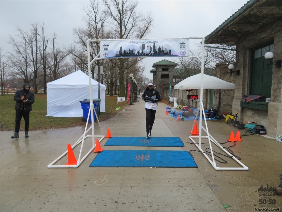 Chicago Lakefront Ultras 50K, 20.7-Mile Buildup Run, Half Marathon :: Start/Finish Area