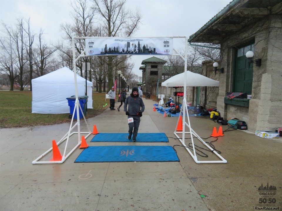 Chicago Lakefront Ultras 50K, 20.7-Mile Buildup Run, Half Marathon :: Start/Finish Area