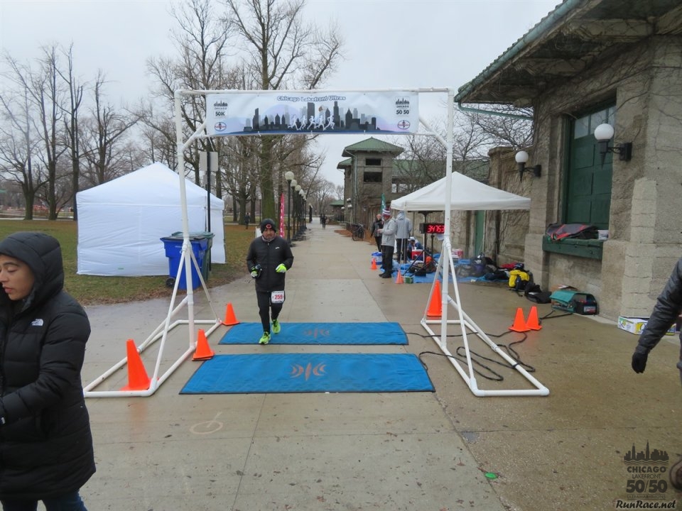 Chicago Lakefront Ultras 50K, 20.7-Mile Buildup Run, Half Marathon :: Start/Finish Area