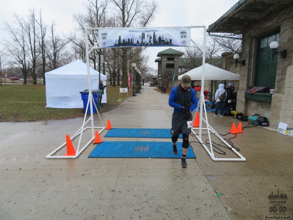 Chicago Lakefront Ultras 50K, 20.7-Mile Buildup Run, Half Marathon :: Start/Finish Area