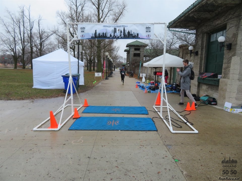 Chicago Lakefront Ultras 50K, 20.7-Mile Buildup Run, Half Marathon :: Start/Finish Area