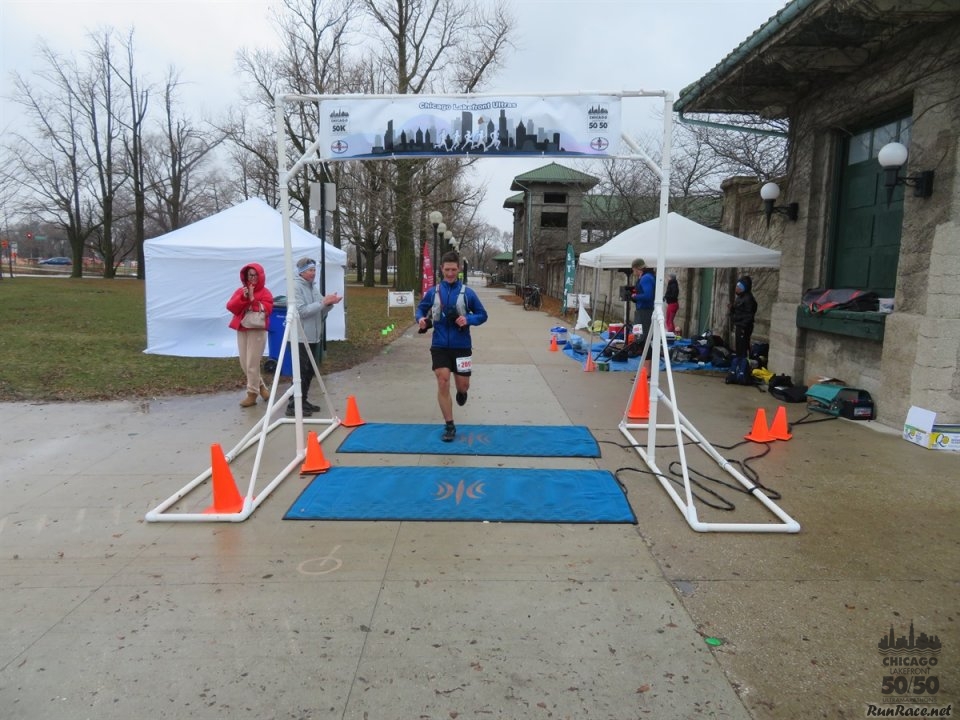 Chicago Lakefront Ultras 50K, 20.7-Mile Buildup Run, Half Marathon :: Start/Finish Area