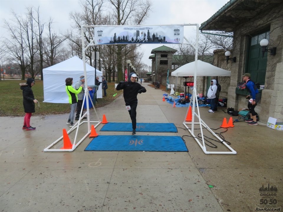 Chicago Lakefront Ultras 50K, 20.7-Mile Buildup Run, Half Marathon :: Start/Finish Area